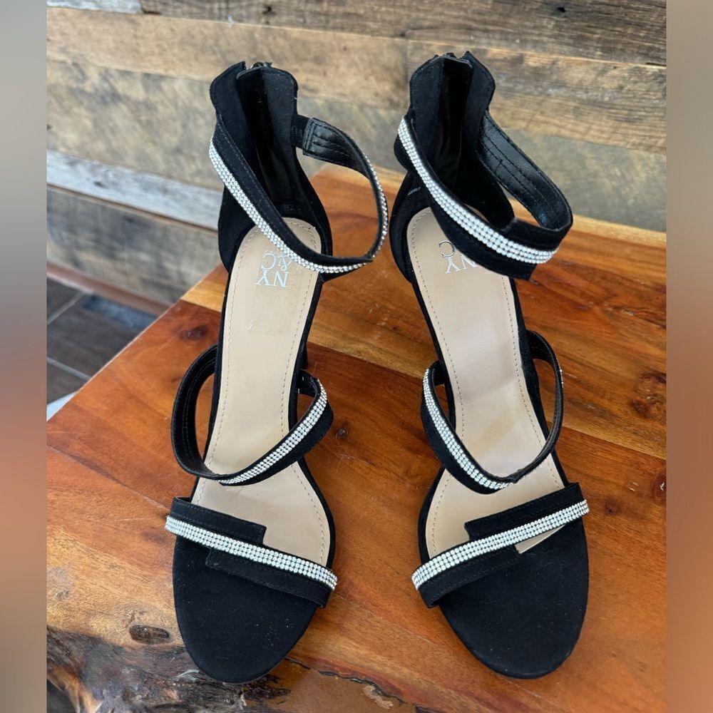 NY&Co black bling strapy stilettos sandals w/zip back nwot sz 9